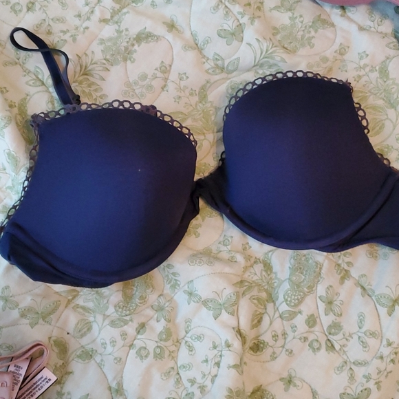 2 Bras - Picture 5 of 10